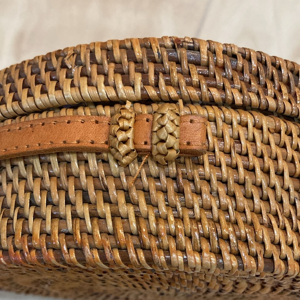 Round rattan satchel - Picture 5 of 11